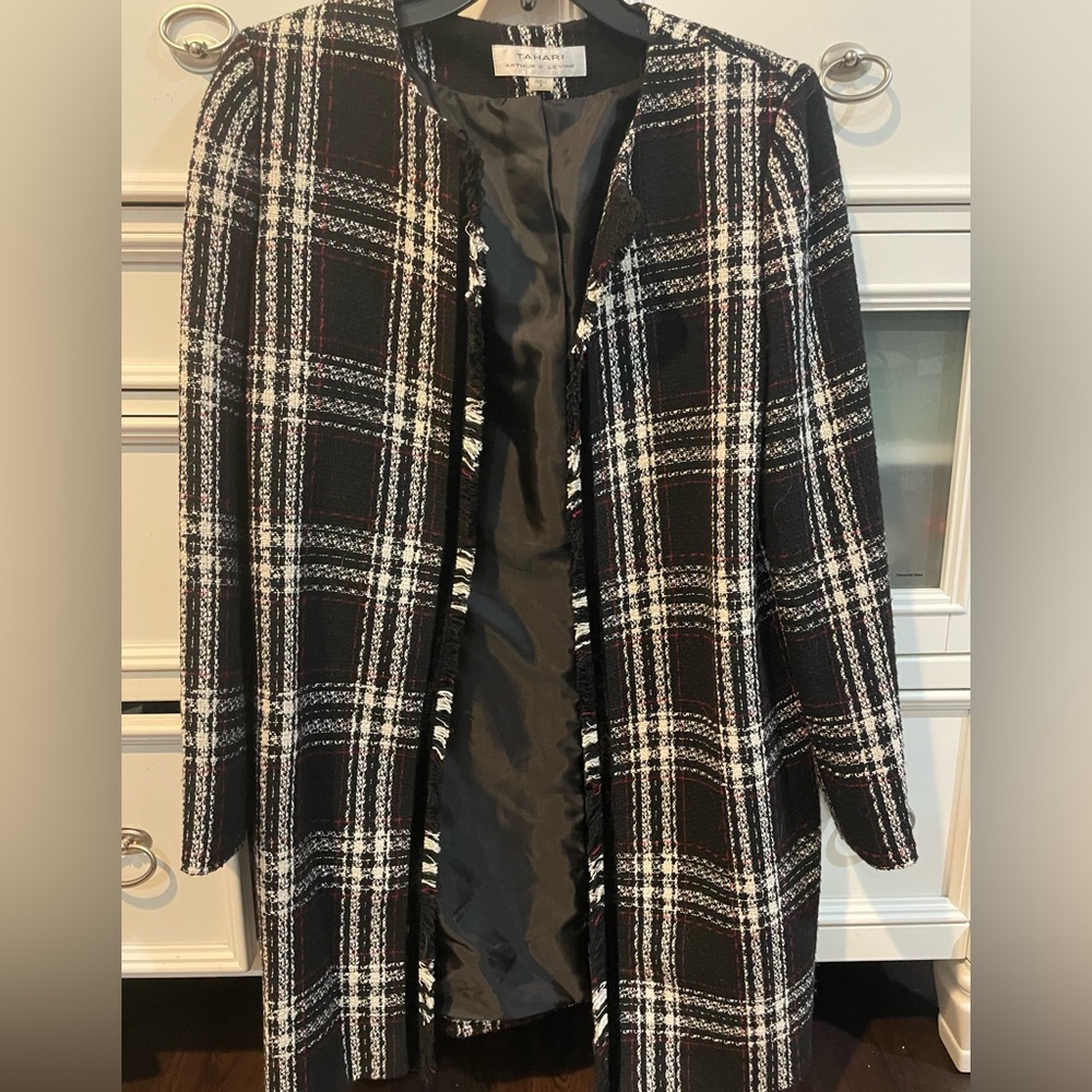 Tahari Arthur Levine Dress Jacket. Thigh length. Size 8.